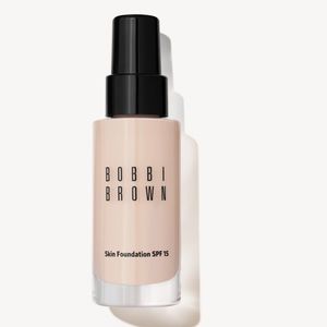 Bobbi Brown Skin Foundation SPF 15 in Alabaster